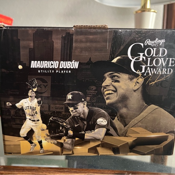 Mauricio Dubón Gold Glove Bobblehead - Picture 4 of 6